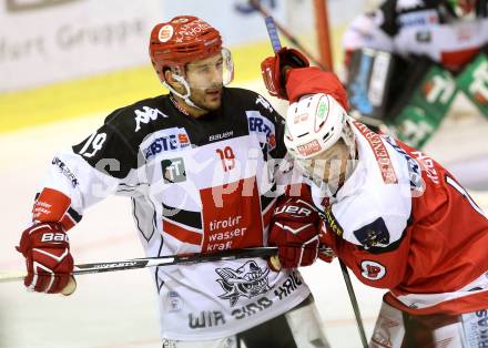 EBEL. Eishockey Bundesliga.  KAC gegen HC TWK Innsbruck. Thomas Koch, (KAC), Tyler Spurgeon (Innsbruck). Klagenfurt, am 2.10.2016.
Foto: Kuess 
---
pressefotos, pressefotografie, kuess, qs, qspictures, sport, bild, bilder, bilddatenbank