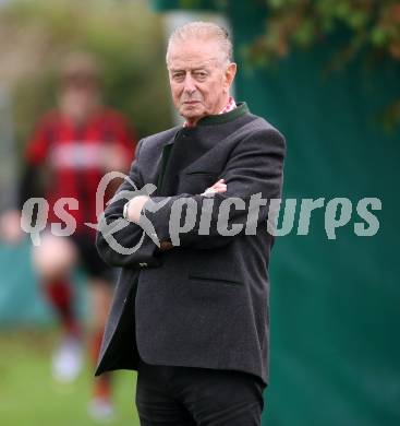 Fussball Unterliga West. St. Jakob im Rosental gegen Radenthein. Trainer Walter Ludescher (St. Jakob/Ros.). St. Jakob, am 2.10.2016.
Foto: Kuess
---
pressefotos, pressefotografie, kuess, qs, qspictures, sport, bild, bilder, bilddatenbank