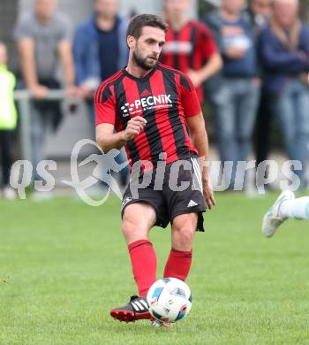 Fussball Unterliga West. St. Jakob im Rosental gegen Radenthein. Dragan Ovcina (St. Jakob/Ros.). St. Jakob, am 2.10.2016.
Foto: Kuess
---
pressefotos, pressefotografie, kuess, qs, qspictures, sport, bild, bilder, bilddatenbank