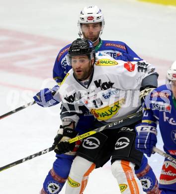 EBEL. Eishockey Bundesliga.  VSV gegen Dornbirner Eishockey Club. David Kreuter, (VSV), Matt Siddall  (Dornbirn). Villach, am 2.10.2016.
Foto: Kuess 
---
pressefotos, pressefotografie, kuess, qs, qspictures, sport, bild, bilder, bilddatenbank