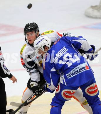 EBEL. Eishockey Bundesliga.  VSV gegen Dornbirner Eishockey Club. Brock McBride,  (VSV), James Livingston (Dornbirn). Villach, am 2.10.2016.
Foto: Kuess 
---
pressefotos, pressefotografie, kuess, qs, qspictures, sport, bild, bilder, bilddatenbank