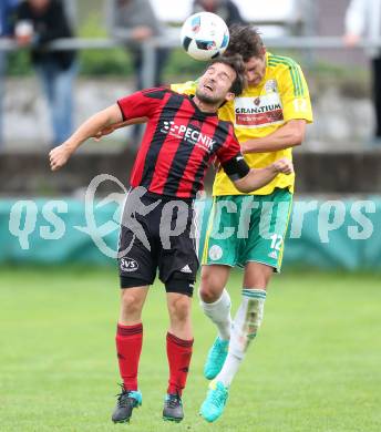 Fussball Unterliga West. St. Jakob im Rosental gegen Radenthein. Robert Thomas Koller, (St. Jakob/Ros.),  Stefan Rauter (Radenthein). St. Jakob, am 2.10.2016.
Foto: Kuess
---
pressefotos, pressefotografie, kuess, qs, qspictures, sport, bild, bilder, bilddatenbank