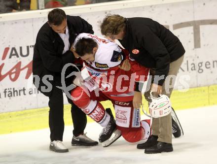 EBEL. Eishockey Bundesliga.  KAC gegen HC TWK Innsbruck. Ziga Pance verletzt (KAC). Klagenfurt, am 2.10.2016.
Foto: Kuess 
---
pressefotos, pressefotografie, kuess, qs, qspictures, sport, bild, bilder, bilddatenbank