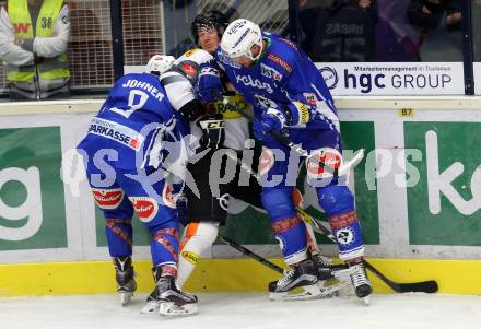 EBEL. Eishockey Bundesliga.  VSV gegen Dornbirner Eishockey Club. Dustin Johner, Jan Urbas, (VSV), Olivier Magnan (Dornbirn). Villach, am 2.10.2016.
Foto: Kuess 
---
pressefotos, pressefotografie, kuess, qs, qspictures, sport, bild, bilder, bilddatenbank