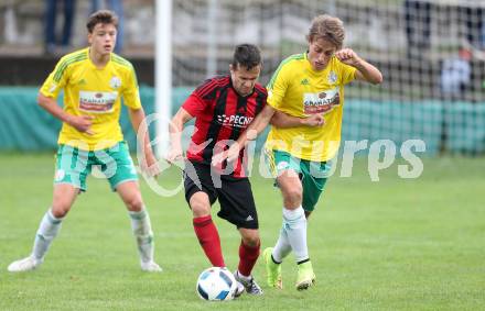 Fussball Unterliga West. St. Jakob im Rosental gegen Radenthein. Marco Koller, (St. Jakob/Ros.), Tim Kovacic  (Radenthein). St. Jakob, am 2.10.2016.
Foto: Kuess
---
pressefotos, pressefotografie, kuess, qs, qspictures, sport, bild, bilder, bilddatenbank