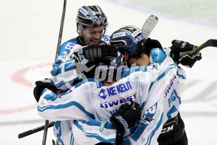 EBEL. Eishockey Bundesliga.  VSV gegen EHC Liwest Black Wings Linz. Torjubel (Linz). Villach, am 4.10.2016.
Foto: Kuess 
---
pressefotos, pressefotografie, kuess, qs, qspictures, sport, bild, bilder, bilddatenbank