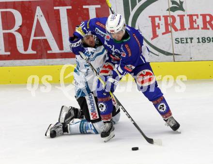 EBEL. Eishockey Bundesliga.  VSV gegen EHC Liwest Black Wings Linz. Brock McBride,  (VSV), Kevin Moderer (Linz). Villach, am 4.10.2016.
Foto: Kuess 
---
pressefotos, pressefotografie, kuess, qs, qspictures, sport, bild, bilder, bilddatenbank