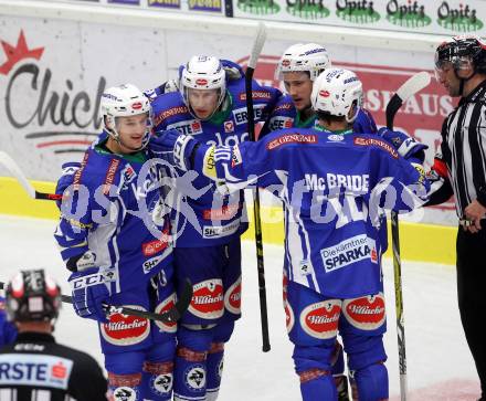 EBEL. Eishockey Bundesliga.  VSV gegen EHC Liwest Black Wings Linz. Torjubel Patrick Platzer, Brock McBride, Valentin Leiler (VSV). Villach, am 4.10.2016.
Foto: Kuess 
---
pressefotos, pressefotografie, kuess, qs, qspictures, sport, bild, bilder, bilddatenbank