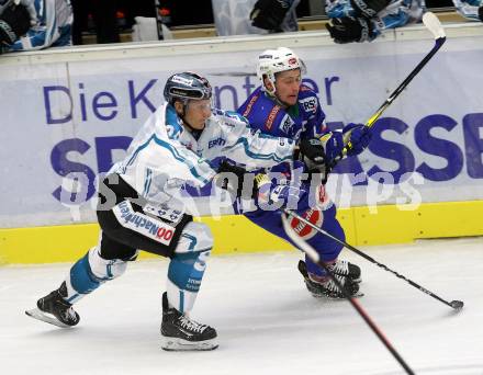 EBEL. Eishockey Bundesliga.  VSV gegen EHC Liwest Black Wings Linz. Patrick Platzer,  (VSV), Curtis Loik (Linz). Villach, am 4.10.2016.
Foto: Kuess 
---
pressefotos, pressefotografie, kuess, qs, qspictures, sport, bild, bilder, bilddatenbank