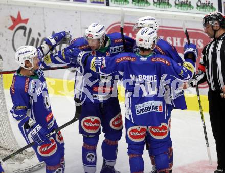 EBEL. Eishockey Bundesliga.  VSV gegen EHC Liwest Black Wings Linz. Torjubel Patrick Platzer, Brock McBride, Valentin Leiler (VSV). Villach, am 4.10.2016.
Foto: Kuess 
---
pressefotos, pressefotografie, kuess, qs, qspictures, sport, bild, bilder, bilddatenbank