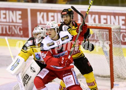 EBEL. Eishockey Bundesliga. KAC gegen 	UPC Vienna Capitals. Thomas Hundertpfund,  (KAC), Philippe Lakos, Jean Philippe Lamoureux (Vienna). Klagenfurt, am 6.10.2016.
Foto: Kuess

---
pressefotos, pressefotografie, kuess, qs, qspictures, sport, bild, bilder, bilddatenbank