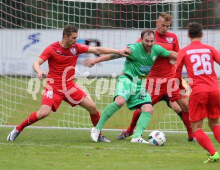 Fussball Kaerntner Liga. ATUS Ferlach gegen Lendorf. Martin Posratschnig, Dejan Kern (Ferlach), Andreas Marco Allmayer (Lendorf). Ferlach, am 8.10.2016.
Foto: Kuess
---
pressefotos, pressefotografie, kuess, qs, qspictures, sport, bild, bilder, bilddatenbank