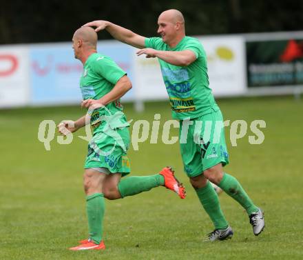 Fussball Kaerntner Liga. ATUS Ferlach gegen Lendorf. Torjubel Christian Huber, Mario Nagy (Lendorf). Ferlach, am 8.10.2016.
Foto: Kuess
---
pressefotos, pressefotografie, kuess, qs, qspictures, sport, bild, bilder, bilddatenbank