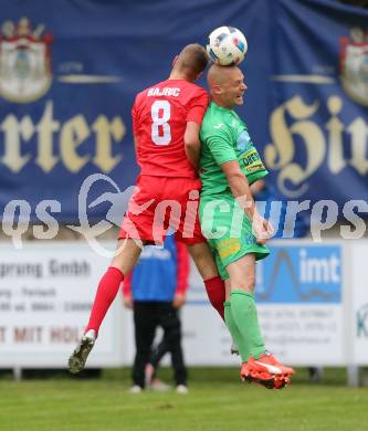 Fussball Kaerntner Liga. ATUS Ferlach gegen Lendorf. Erwin Bajric, (Ferlach), Christian Huber (Lendorf). Ferlach, am 8.10.2016.
Foto: Kuess
---
pressefotos, pressefotografie, kuess, qs, qspictures, sport, bild, bilder, bilddatenbank