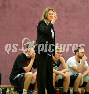 Basketball 2. Bundesliga. GD 1. Runde. Villach Raiders gegen KOS Celovec.  Trainerin Natalia Tcherkacheva (Villach). Villach, am 9.10.2016.
Foto: Kuess
---
pressefotos, pressefotografie, kuess, qs, qspictures, sport, bild, bilder, bilddatenbank