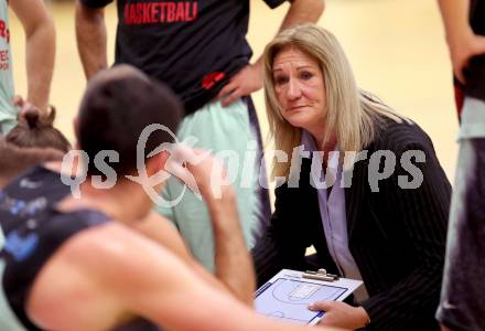 Basketball 2. Bundesliga. GD 1. Runde. Villach Raiders gegen KOS Celovec.  Trainerin Natalia Tcherkacheva. (Villach). Villach, am 9.10.2016.
Foto: Kuess
---
pressefotos, pressefotografie, kuess, qs, qspictures, sport, bild, bilder, bilddatenbank