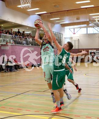 Basketball 2. Bundesliga. GD 1. Runde. Villach Raiders gegen KOS Celovec.  Erik Rhinehart, (Villach),  Andi Smrtnik  (KOS). Villach, am 9.10.2016.
Foto: Kuess
---
pressefotos, pressefotografie, kuess, qs, qspictures, sport, bild, bilder, bilddatenbank