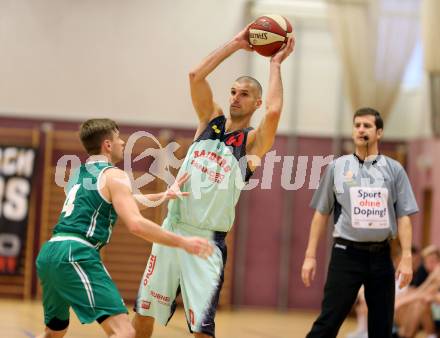 Basketball 2. Bundesliga. GD 1. Runde. Villach Raiders gegen KOS Celovec.  Ales Primc,  (Villach),  Ziga Erculj (KOS). Villach, am 9.10.2016.
Foto: Kuess
---
pressefotos, pressefotografie, kuess, qs, qspictures, sport, bild, bilder, bilddatenbank