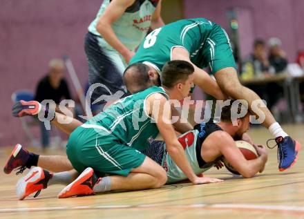 Basketball 2. Bundesliga. GD 1. Runde. Villach Raiders gegen KOS Celovec.  Sebastian Huber, (Villach), Andi Smrtnik, Jakob Strazar  (KOS). Villach, am 9.10.2016.
Foto: Kuess
---
pressefotos, pressefotografie, kuess, qs, qspictures, sport, bild, bilder, bilddatenbank