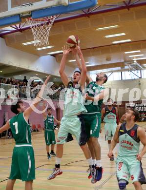 Basketball 2. Bundesliga. GD 1. Runde. Villach Raiders gegen KOS Celovec.  Erik Rhinehart (Villach), Jakob Strazar (KOS). Villach, am 9.10.2016.
Foto: Kuess
---
pressefotos, pressefotografie, kuess, qs, qspictures, sport, bild, bilder, bilddatenbank