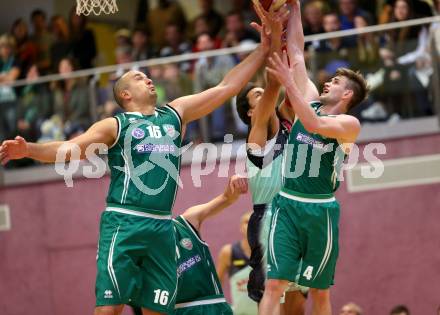 Basketball 2. Bundesliga. GD 1. Runde. Villach Raiders gegen KOS Celovec.  Marko Kolaric,  (Villach), Vjeran Soldo, Ziga Erculj (KOS). Villach, am 9.10.2016.
Foto: Kuess
---
pressefotos, pressefotografie, kuess, qs, qspictures, sport, bild, bilder, bilddatenbank