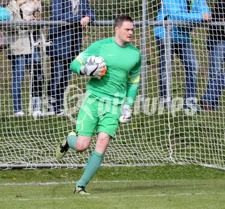 Fussball. Unterliga West. Ludmannsdorf gegen St. Jakob/Ros. Christian Michor (St. Jakob). Ludmannsdorf, 9.10.2016.
Foto: Kuess
---
pressefotos, pressefotografie, kuess, qs, qspictures, sport, bild, bilder, bilddatenbank