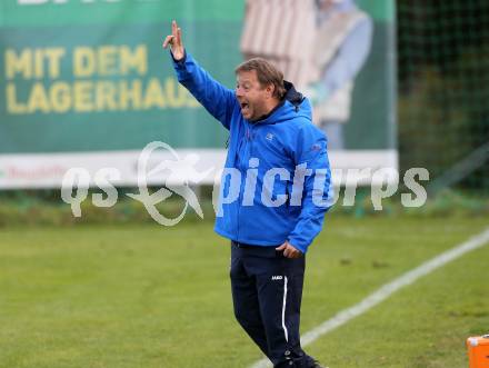 Fussball. Unterliga West. Ludmannsdorf gegen St. Jakob/Ros. Trainer Karl Sommerauer (Ludmannsdorf). Ludmannsdorf, 9.10.2016.
Foto: Kuess
---
pressefotos, pressefotografie, kuess, qs, qspictures, sport, bild, bilder, bilddatenbank