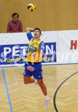 Volleyball MEVZA. SK Posojilnica Aich/Dob gegen Calcit Volleyball Kamnik. Anestis Dalakouras (Aich/Dob). Bleiburg, am 13.10.2016.
Foto: Kuess

---
pressefotos, pressefotografie, kuess, qs, qspictures, sport, bild, bilder, bilddatenbank