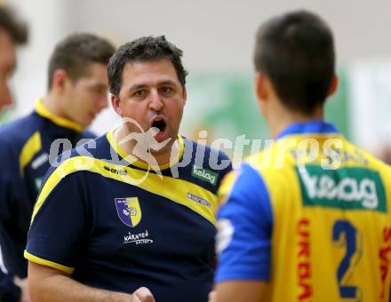 Volleyball MEVZA. SK Posojilnica Aich/Dob gegen Calcit Volleyball Kamnik. Trainer Matjaz Hafner (Aich/Dob). Bleiburg, am 13.10.2016.
Foto: Kuess
---
pressefotos, pressefotografie, kuess, qs, qspictures, sport, bild, bilder, bilddatenbank