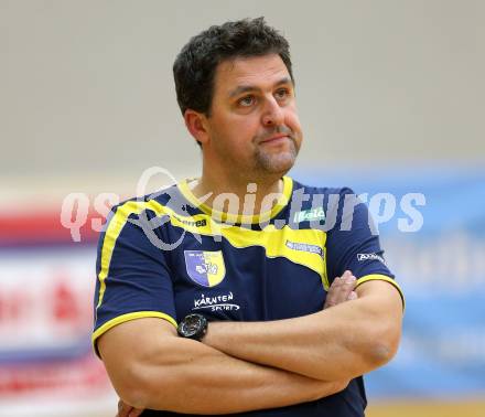 Volleyball MEVZA. SK Posojilnica Aich/Dob gegen Calcit Volleyball Kamnik. Trainer Matjaz Hafner (Aich/Dob). Bleiburg, am 13.10.2016.
Foto: Kuess

---
pressefotos, pressefotografie, kuess, qs, qspictures, sport, bild, bilder, bilddatenbank