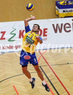 Volleyball MEVZA. SK Posojilnica Aich/Dob gegen Calcit Volleyball Kamnik. Michal Hruska (Aich/Dob). Bleiburg, am 13.10.2016.
Foto: Kuess

---
pressefotos, pressefotografie, kuess, qs, qspictures, sport, bild, bilder, bilddatenbank