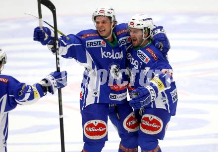 EBEL. Eishockey Bundesliga.  VSV gegen HC TWK Innsbruck Die Haie. Torjubel Corey Locke, Samuel Labrecque, (VSV). Villach, am 14.10.2016.
Foto: Kuess 
---
pressefotos, pressefotografie, kuess, qs, qspictures, sport, bild, bilder, bilddatenbank