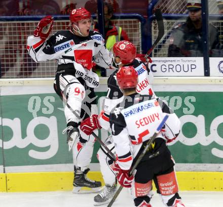 EBEL. Eishockey Bundesliga.  VSV gegen HC TWK Innsbruck Die Haie. Torjubel Mario Huber, Benedikt Schennach, Ondrej Sedivy (Innsbruck). Villach, am 14.10.2016.
Foto: Kuess 
---
pressefotos, pressefotografie, kuess, qs, qspictures, sport, bild, bilder, bilddatenbank