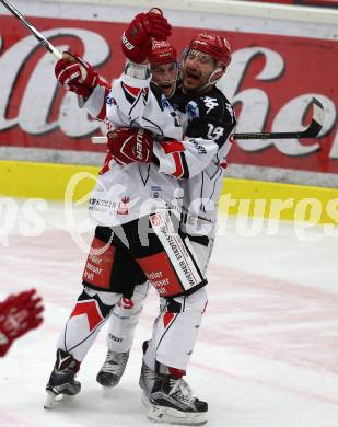 EBEL. Eishockey Bundesliga.  VSV gegen HC TWK Innsbruck Die Haie. Torjubel Hunter Bishop, Tyler Spurgeon (Innsbruck). Villach, am 14.10.2016.
Foto: Kuess 
---
pressefotos, pressefotografie, kuess, qs, qspictures, sport, bild, bilder, bilddatenbank