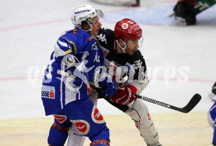 EBEL. Eishockey Bundesliga.  VSV gegen HC TWK Innsbruck Die Haie. Corey Locke,  (VSV), Tyler Spurgeon (Innsbruck). Villach, am 14.10.2016.
Foto: Kuess 
---
pressefotos, pressefotografie, kuess, qs, qspictures, sport, bild, bilder, bilddatenbank