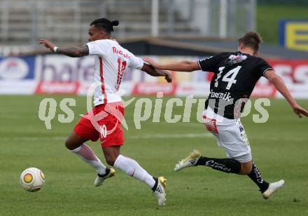 Fussball Bundesliga. RZ Pellets WAC gegen  FC Red Bull Salzburg. Philipp Prosenik,   (WAC), Valentino Lazaro (Salzburg). Wolfsberg, am 15.10.2016.
Foto: Kuess
---
pressefotos, pressefotografie, kuess, qs, qspictures, sport, bild, bilder, bilddatenbank