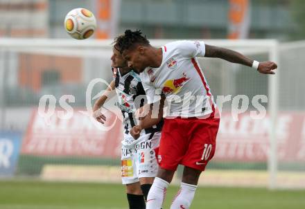 Fussball Bundesliga. RZ Pellets WAC gegen  FC Red Bull Salzburg. Christian Klem,  (WAC), Valentino Lazaro (Salzburg). Wolfsberg, am 15.10.2016.
Foto: Kuess
---
pressefotos, pressefotografie, kuess, qs, qspictures, sport, bild, bilder, bilddatenbank