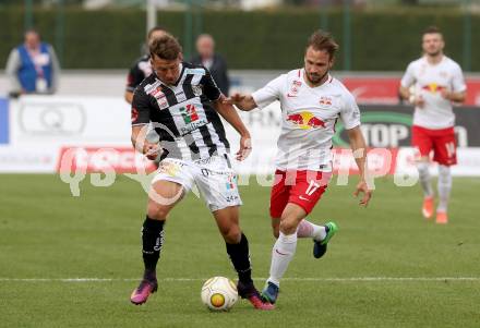 Fussball Bundesliga. RZ Pellets WAC gegen  FC Red Bull Salzburg. Christopher Wernitznig,  (WAC), Andreas Ulmer (Salzburg). Wolfsberg, am 15.10.2016.
Foto: Kuess
---
pressefotos, pressefotografie, kuess, qs, qspictures, sport, bild, bilder, bilddatenbank