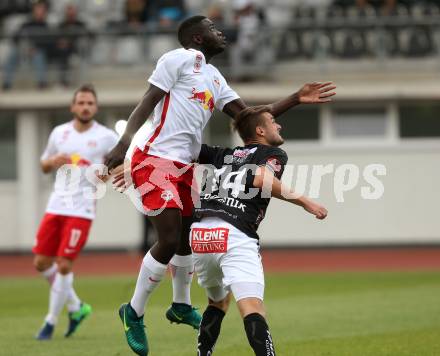 Fussball Bundesliga. RZ Pellets WAC gegen  FC Red Bull Salzburg. Philipp Prosenik,  (WAC), Dayotchanculle Upamecano (Salzburg). Wolfsberg, am 15.10.2016.
Foto: Kuess
---
pressefotos, pressefotografie, kuess, qs, qspictures, sport, bild, bilder, bilddatenbank