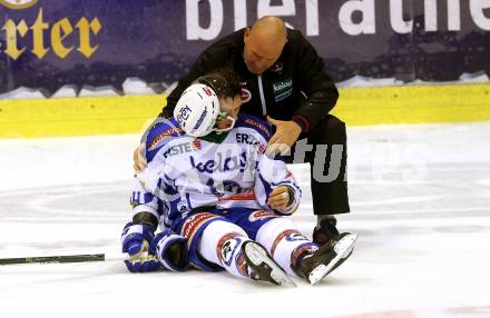 EBEL. Eishockey Bundesliga. KAC gegen VSV. Corey Locke verletzt (VSV). Klagenfurt, am 16.10.2016.
Foto: Kuess

---
pressefotos, pressefotografie, kuess, qs, qspictures, sport, bild, bilder, bilddatenbank