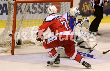 EBEL. Eishockey Bundesliga. KAC gegen VSV. Jamie Lundmark,  (KAC), Lukas Herzog (VSV). Klagenfurt, am 16.10.2016.
Foto: Kuess

---
pressefotos, pressefotografie, kuess, qs, qspictures, sport, bild, bilder, bilddatenbank