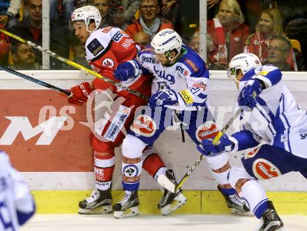 EBEL. Eishockey Bundesliga. KAC gegen VSV. Mark Hurturbise,  (KAC), Benjamin Petrik (VSV). Klagenfurt, am 16.10.2016.
Foto: Kuess

---
pressefotos, pressefotografie, kuess, qs, qspictures, sport, bild, bilder, bilddatenbank