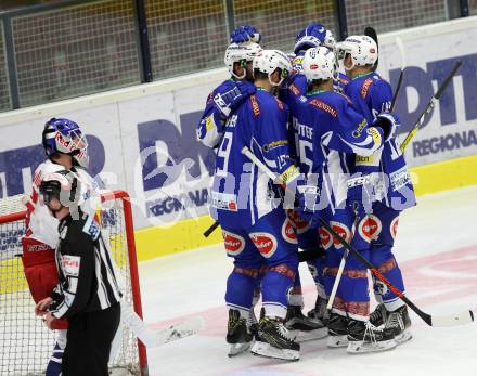 EBEL. Eishockey Bundesliga. VSV gegen EC Red Bull Salzburg. Torjubel Philipp Pinter, Benjamin Petrik, Valentin Leiler (VSV). Villach, am 18.10.2016.
Foto: Kuess

---
pressefotos, pressefotografie, kuess, qs, qspictures, sport, bild, bilder, bilddatenbank