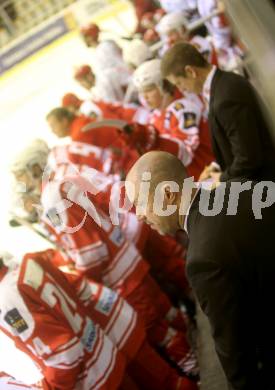 Eishockey AHL. Sky Alps Hockey League. KAC gegen Jesenice. Trainer Kirk Furey, Ryan Foster, Spielerbank (KAC). Klagenfurt, am 18.10.2016.
Foto: Kuess

---
pressefotos, pressefotografie, kuess, qs, qspictures, sport, bild, bilder, bilddatenbank