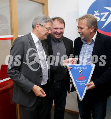 Eroeffnung Bueroraeumlichkeiten. Slowenischer Sportverband. Slovenska sportna zveza. Sportpark Klagenfurt, 18.10.2016.
Foto: Kuess
---
pressefotos, pressefotografie, kuess, qs, qspictures, sport, bild, bilder, bilddatenbank