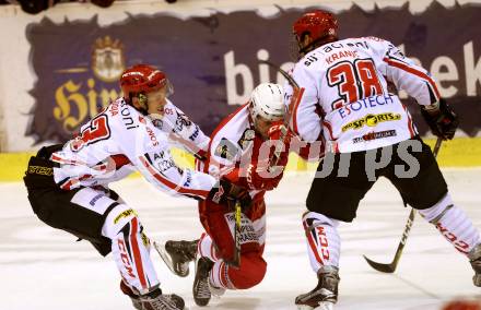 Eishockey AHL. Sky Alps Hockey League. KAC gegen Jesenice. Rene Krumpl,  (KAC), Urban Sodja, Ales Kranjc (Jesenice). Klagenfurt, am 18.10.2016.
Foto: Kuess

---
pressefotos, pressefotografie, kuess, qs, qspictures, sport, bild, bilder, bilddatenbank