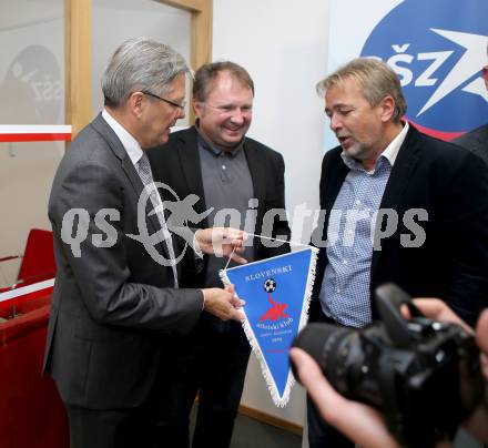 Eroeffnung Bueroraeumlichkeiten. Slowenischer Sportverband. Slovenska sportna zveza. Sportpark Klagenfurt, 18.10.2016.
Foto: Kuess
---
pressefotos, pressefotografie, kuess, qs, qspictures, sport, bild, bilder, bilddatenbank