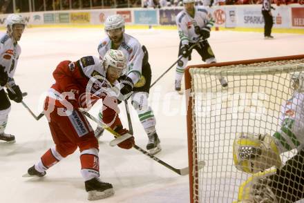 EBEL. Eishockey Bundesliga. KAC gegen HDD Olimpija Ljubljana. Johannes Bischofberger, (KAC), Ziga Pesut (Laibach). Klagenfurt, am 21.10.2016.
Foto: Kuess

---
pressefotos, pressefotografie, kuess, qs, qspictures, sport, bild, bilder, bilddatenbank