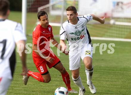 Fussball. Kaerntner Liga. Ferlach Atus gegen Voelkermarkt. Ernst Golautschnig (Ferlach), Philipp Grilz (Voelkermarkt). Ferlach, 22.10.2016.
Foto: Kuess
---
pressefotos, pressefotografie, kuess, qs, qspictures, sport, bild, bilder, bilddatenbank