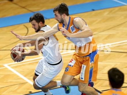 Basketball 2. Bundesliga. GD 3. Runde Woerthersee Piraten gegen BBU Salzburg. Andreas Napokoj,  (Piraten), Lorenz Rattey (Salzburg). Klagenfurt, am 22.10.2016.
Foto: Kuess
---
pressefotos, pressefotografie, kuess, qs, qspictures, sport, bild, bilder, bilddatenbank